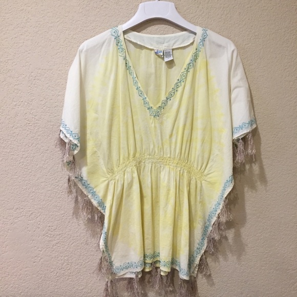 Billabong Tops - Billabong boho embroidered dye tassel top